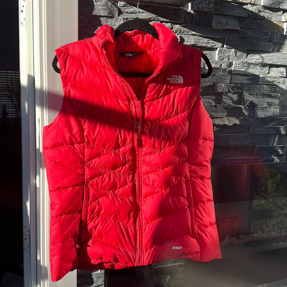 North Face Woman’s Down Vest ❤️
